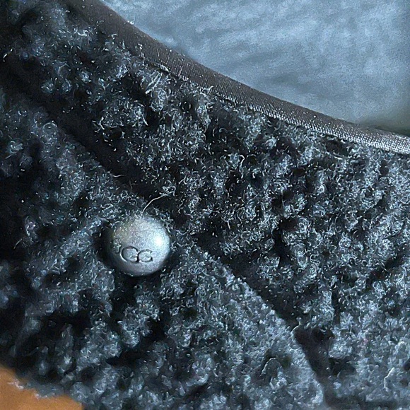 Ugg Flats Size 10 EUC - Picture 5 of 5